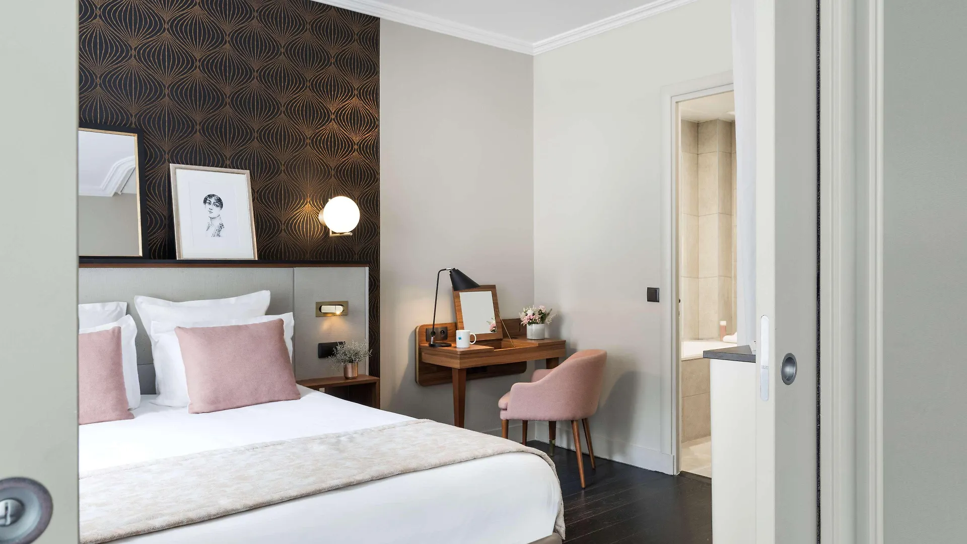 Western La Demeure Hotel